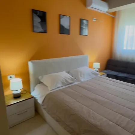 Arol Apartment, 아파트 *